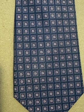 Bloomingdale's Navy Geometric Silk Tie with Pink Accents, Unworn